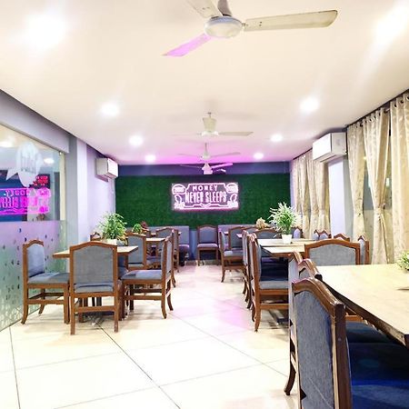 Hotel Tulsi Vadodara Kültér fotó