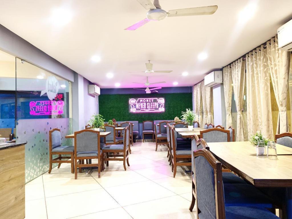 Hotel Tulsi Vadodara Kültér fotó